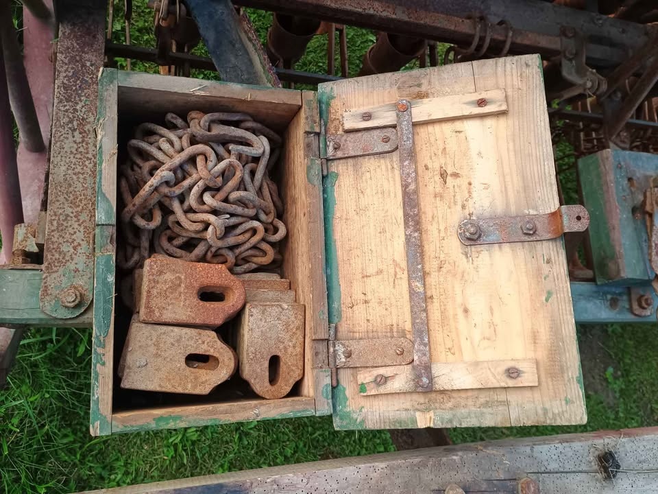 Historický secí stroj - 2