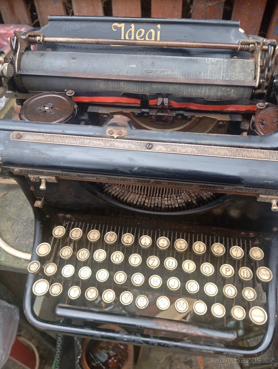 Starý psací stroj - 2