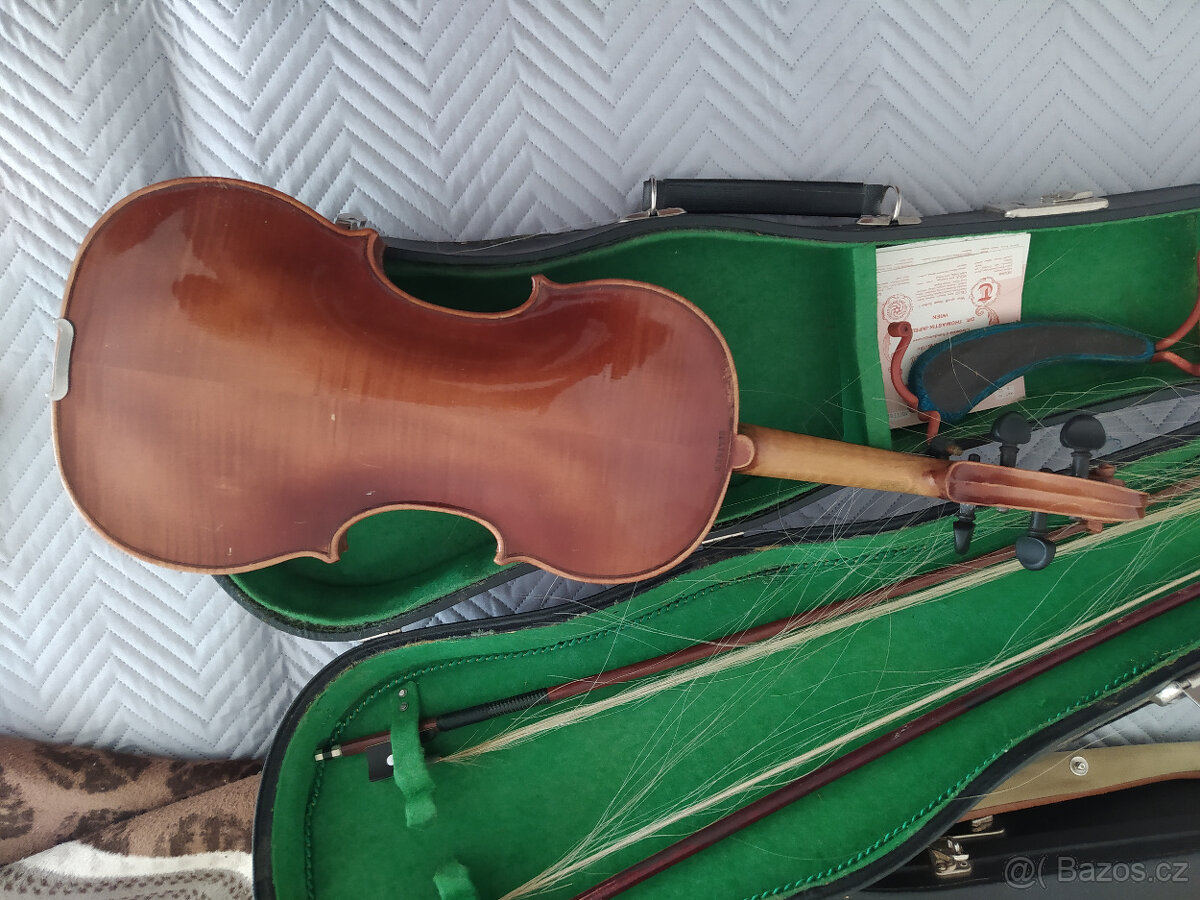 Staré housle a staré pouzdro - 2