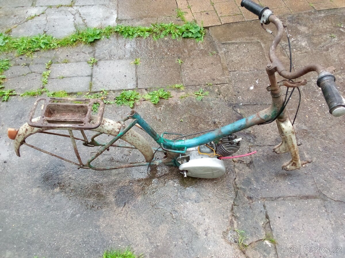 Moped Stadion, kyvacka,pérák aj. - 2