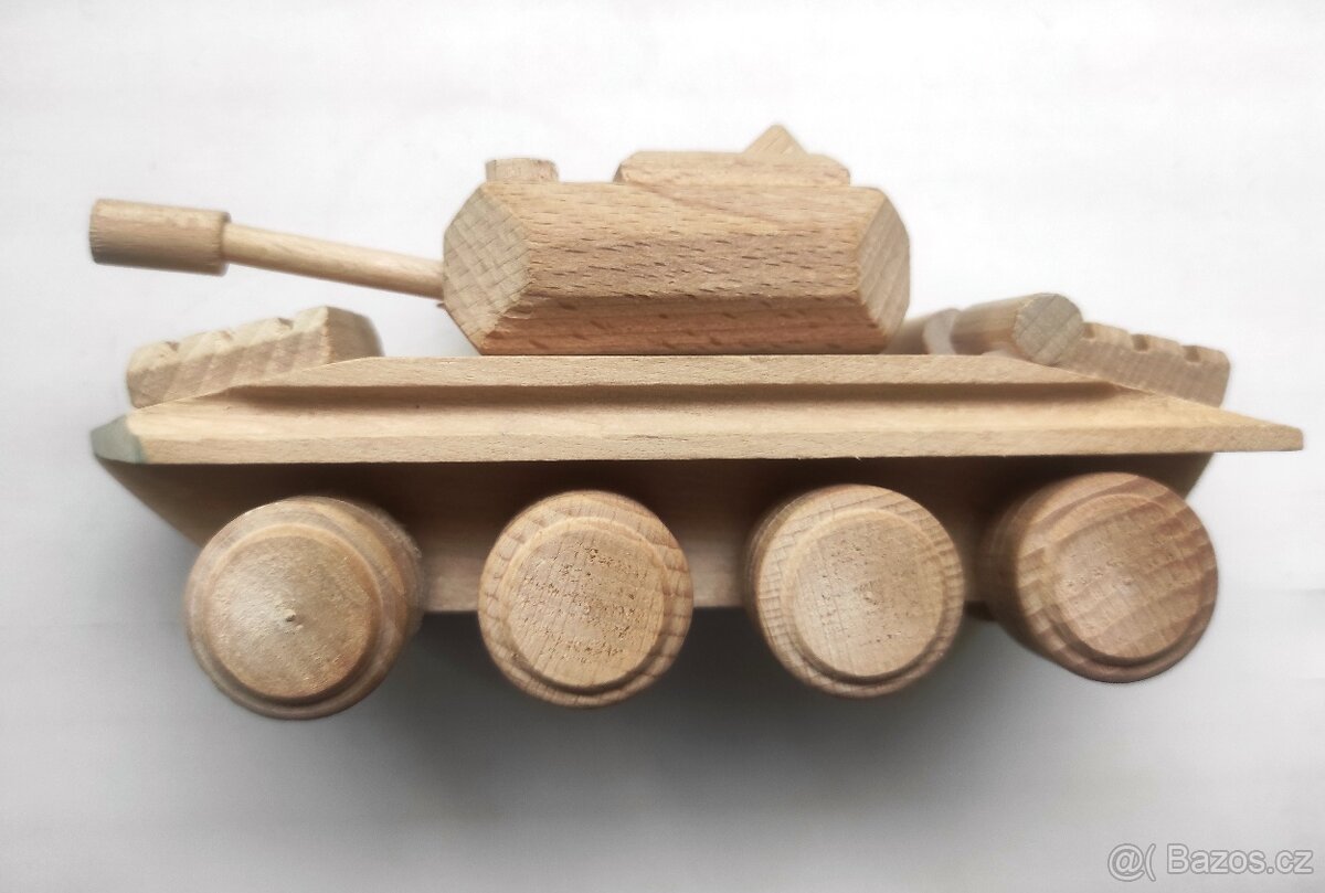 Dřevěný tank (jako nový) - 2