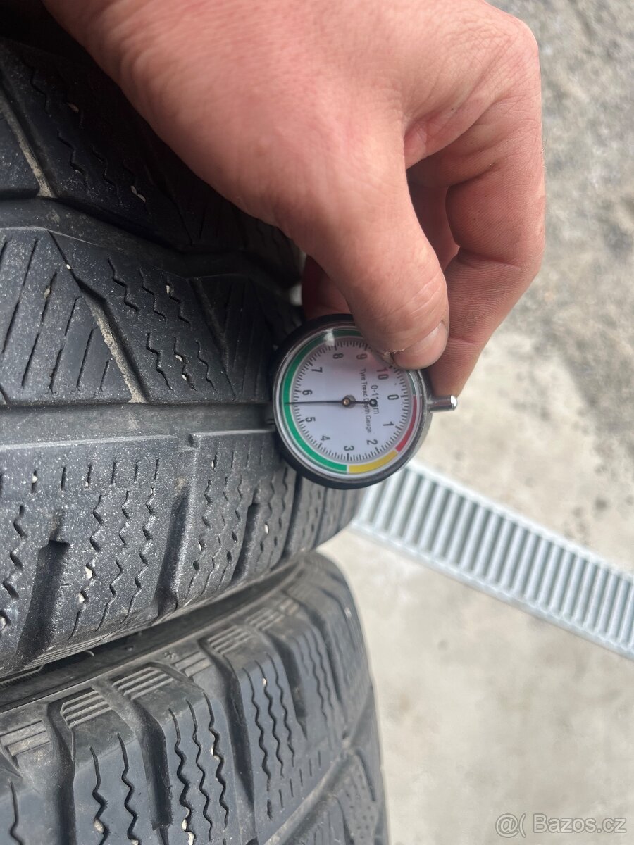 Pneu 215/65/15 C - 2
