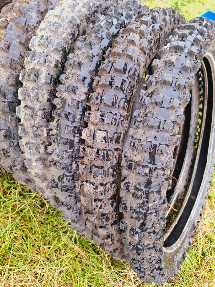 Motocrosove pneu
