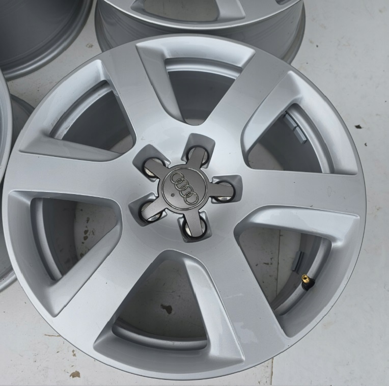 ALU KOLA AUDI A4 B6 B7 B8 B9 A6 C6 C7 Q3 17'' ET39 - 2