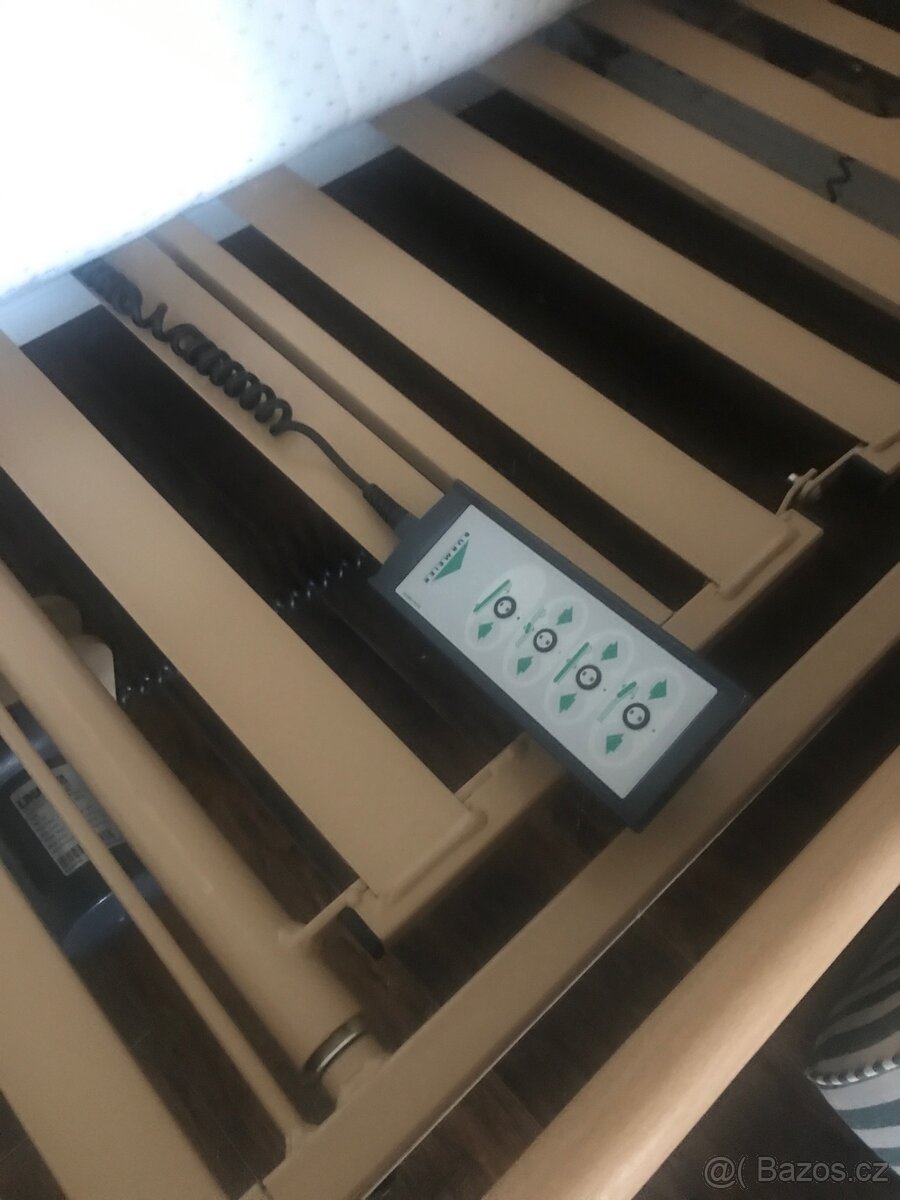 Nemocniční polohovací postel - 2