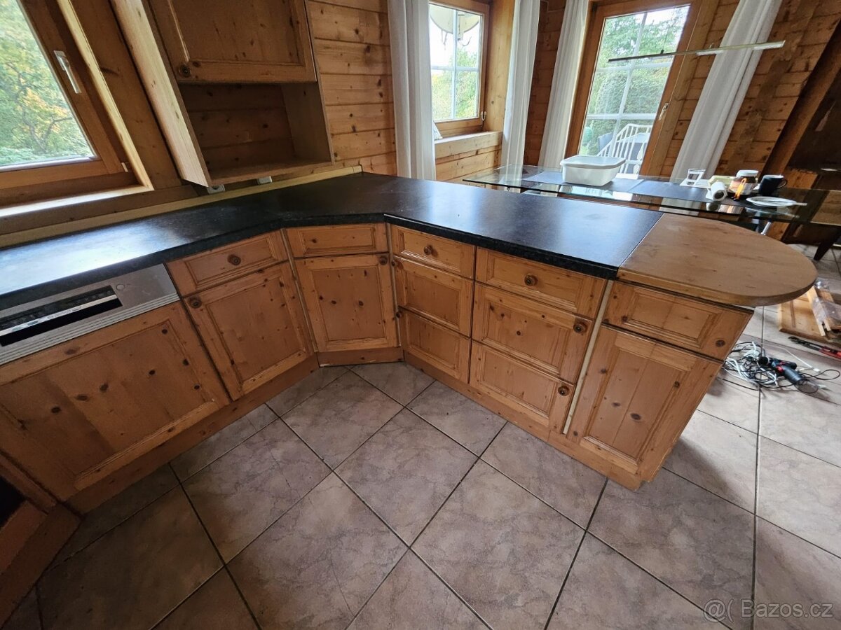 Masivní kuchyňská linka z Německa se spotřebiči - 2