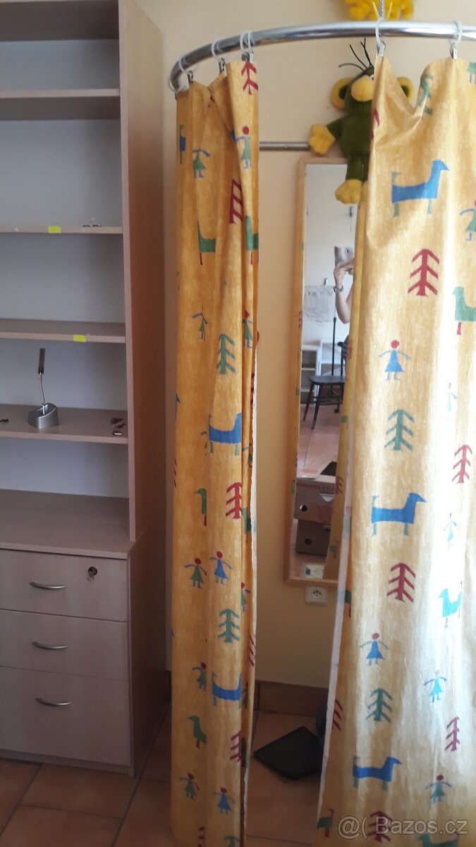 Zkušební kabinka, Vybavení prodejny - 2