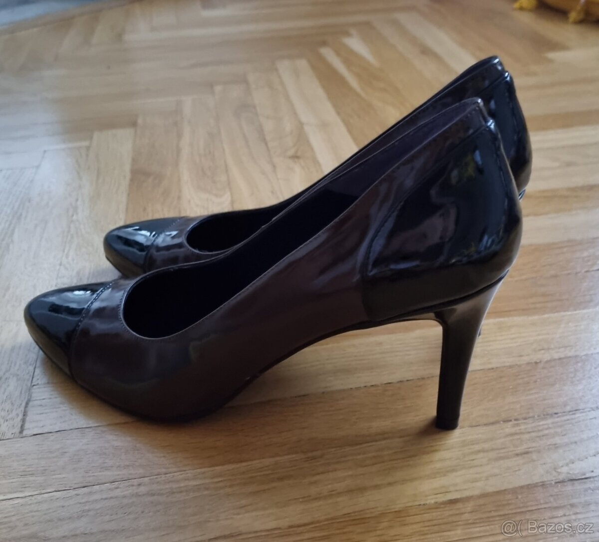 NOVÉ(nenošené)SALAMANDER LODIČKY VEL.42 (lakované) - 2