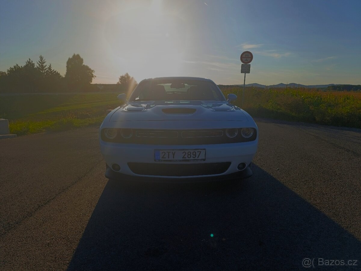 Dodge Challenger 5.7 HEMI R/T - 2