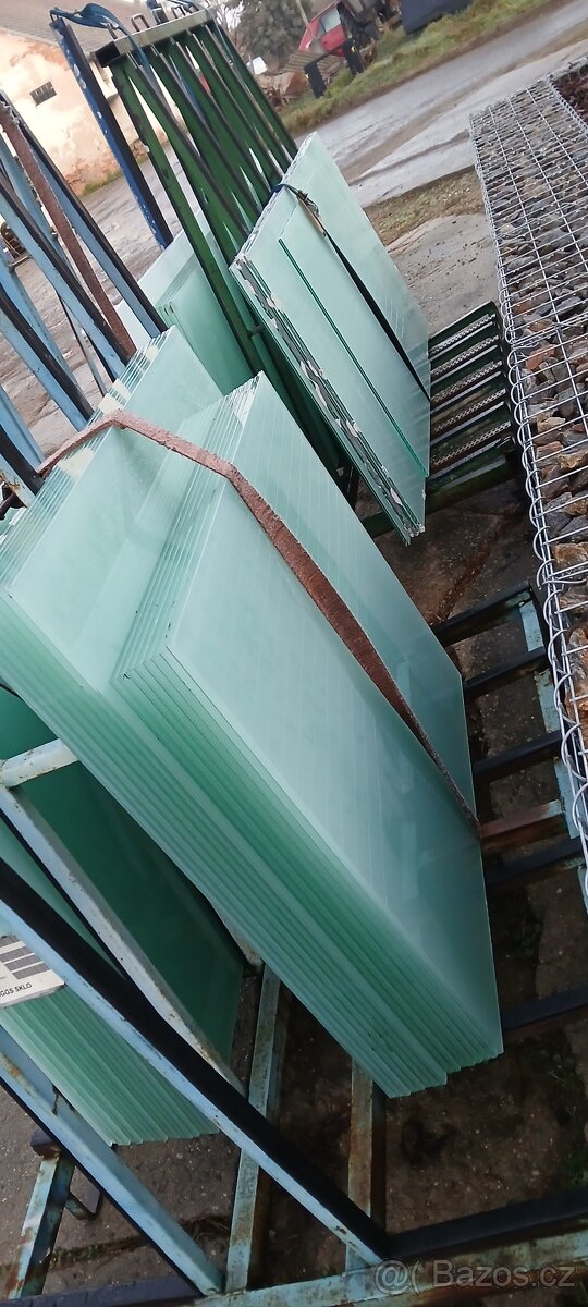 Sklo na zabradli - 2