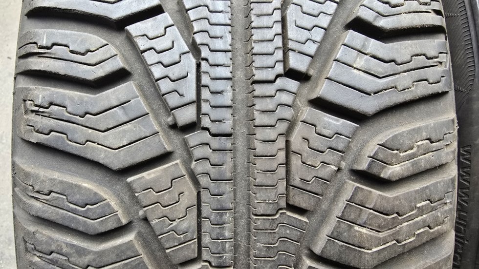 Zimní pneu 205/55/16 Uniroyal - 2