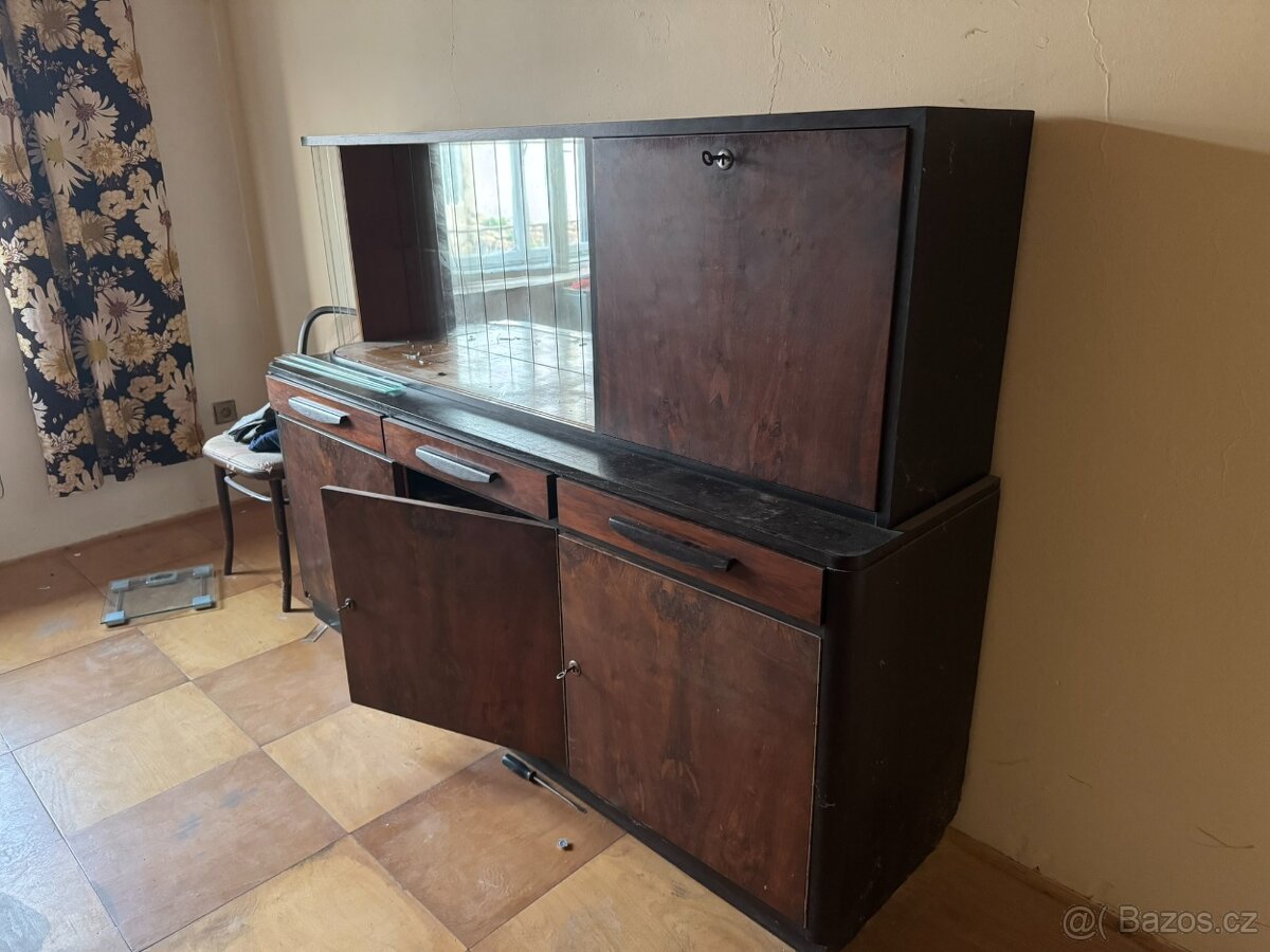 Starožitný nábytek - 2