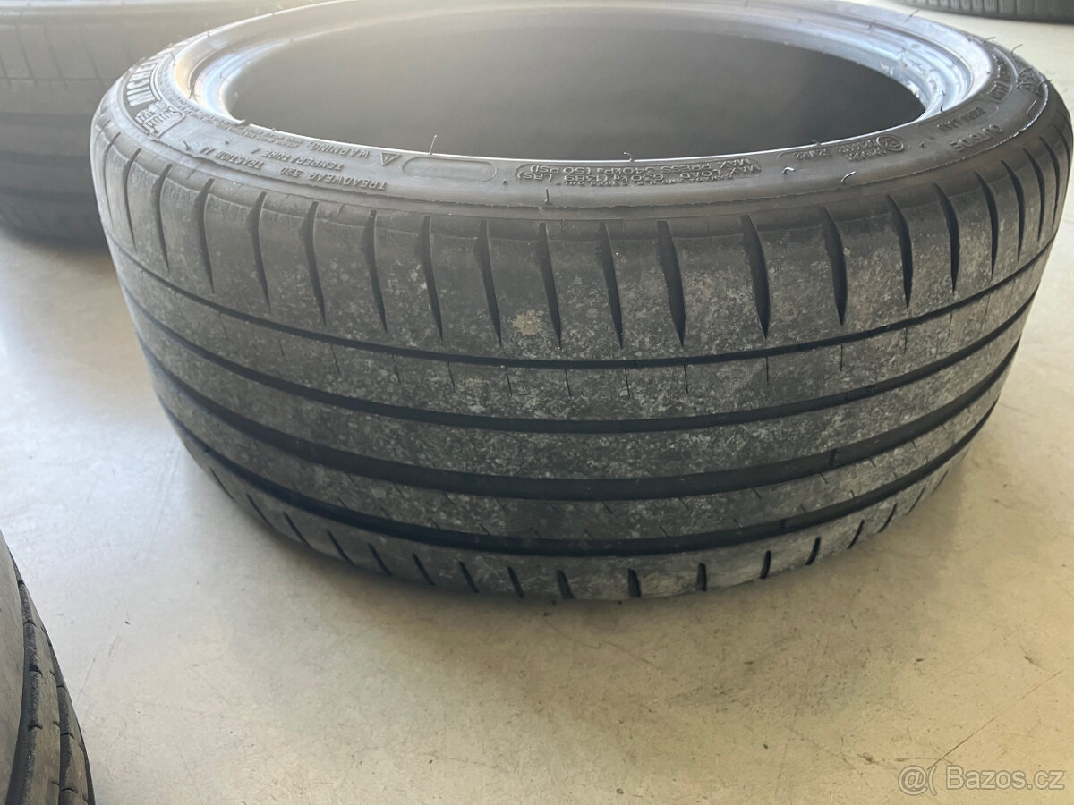 Pneu Michelin 225/40/18 - 2