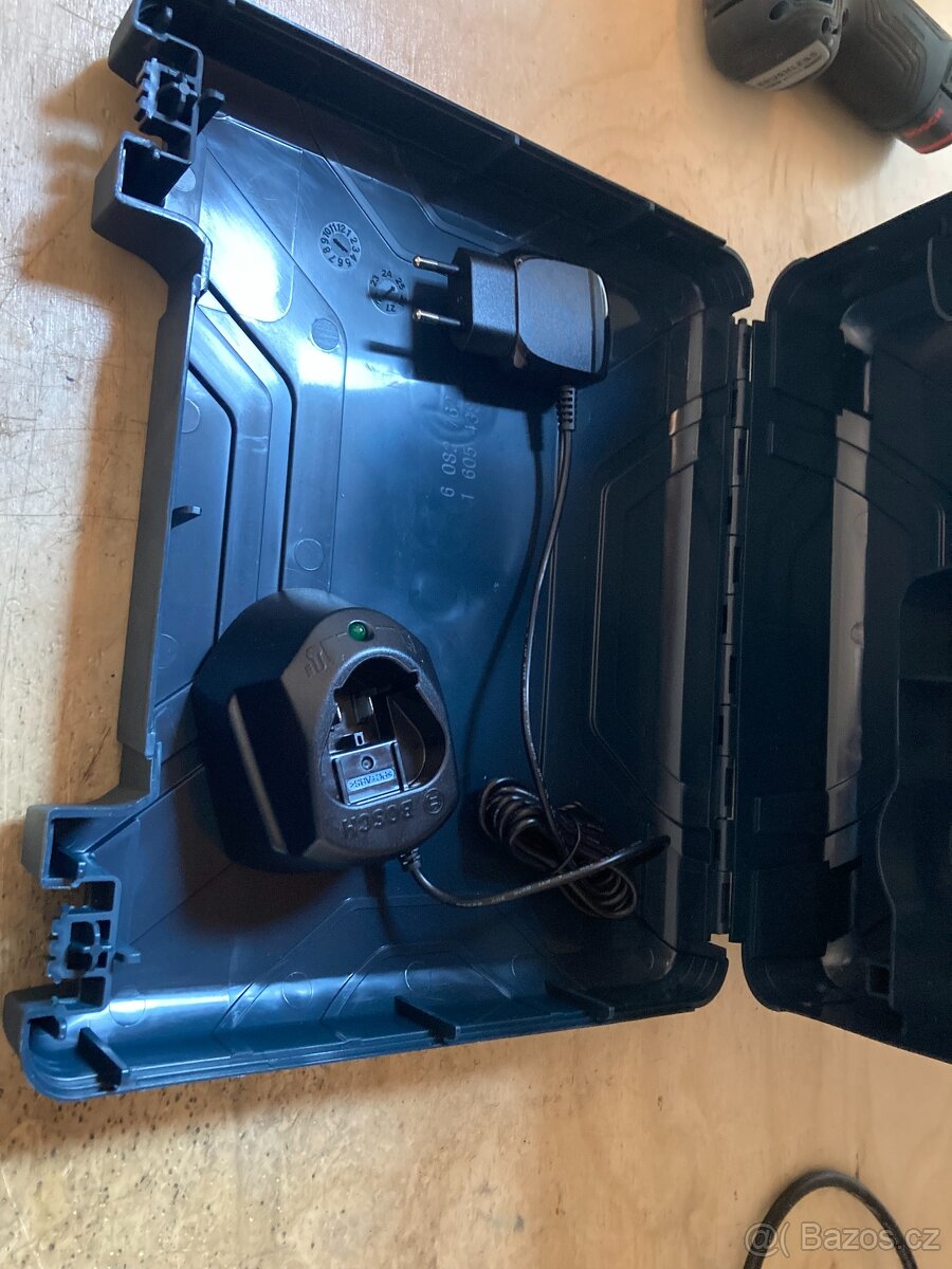 Nabíječka BOSCH 12V nová s kufříkem - 2