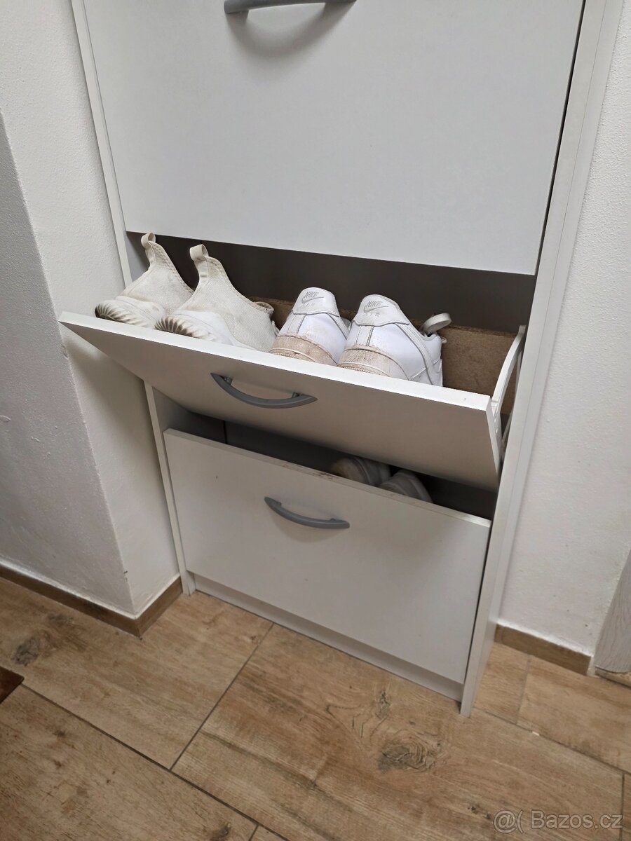 Bílý botník o rozměrech 105x59x17 cm - 2