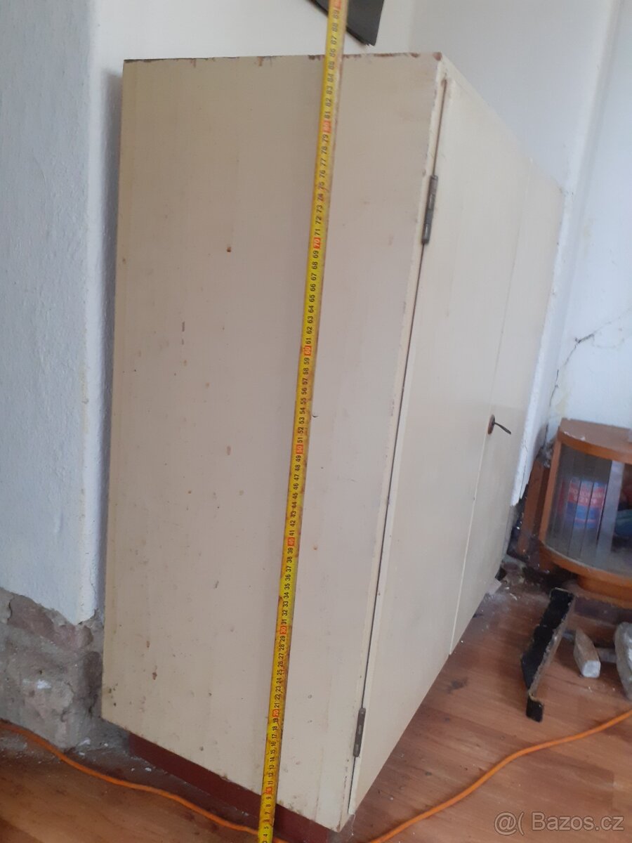 Dřevěná skříňka - 2