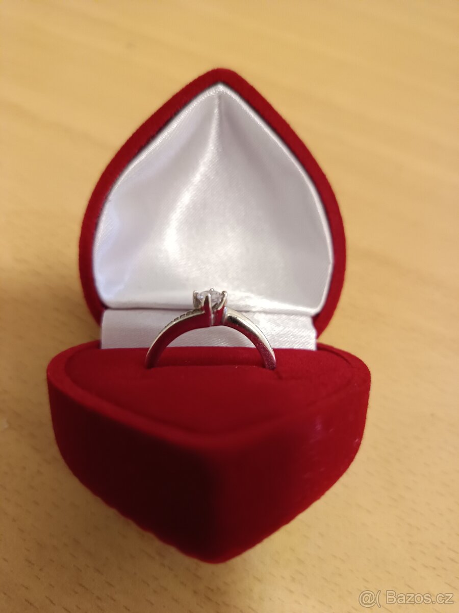 Stříbrný prsten ,vel. 56,s kamínkem v pěkné krabičce - 2