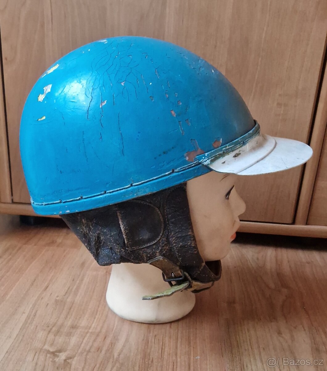 Helma,přilba hříbek,kokosák aj.- 3 ks a brýle - zachovalé - 2