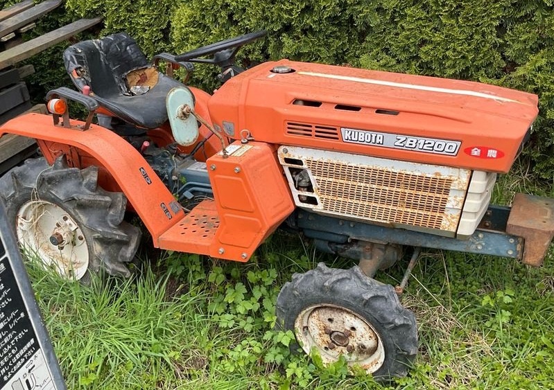 TRAKTOR KUBOTA - 2