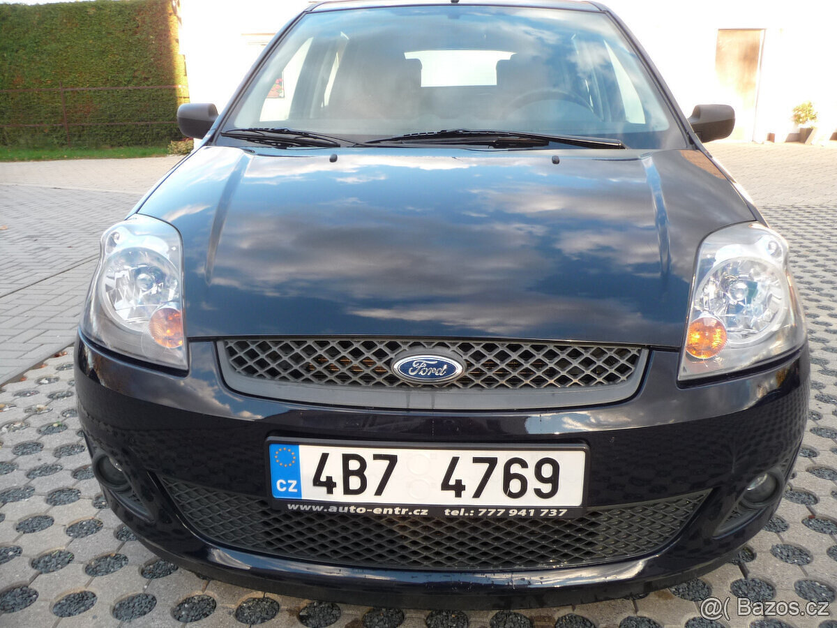 Ford Fiesta 1.3i najeto 28 000km 1.majitel koupeno v čr - 2