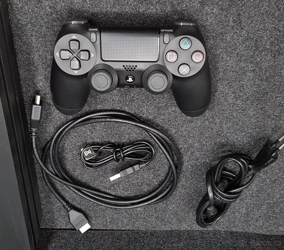 Konzole Sony PS4 Pro 1TB, velmi pěkný stav, novější verze - 2