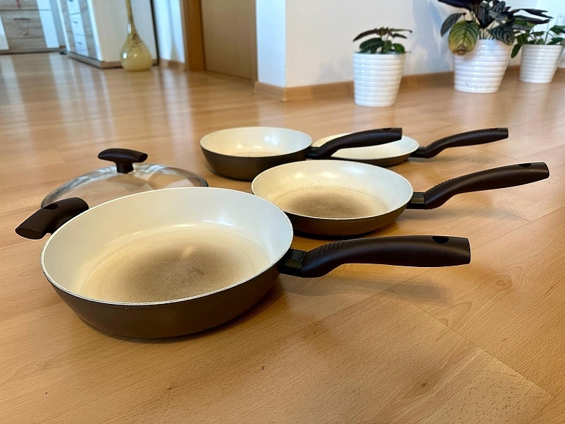 813 Pánev - kuchyňské pánve - sada pánví - 2