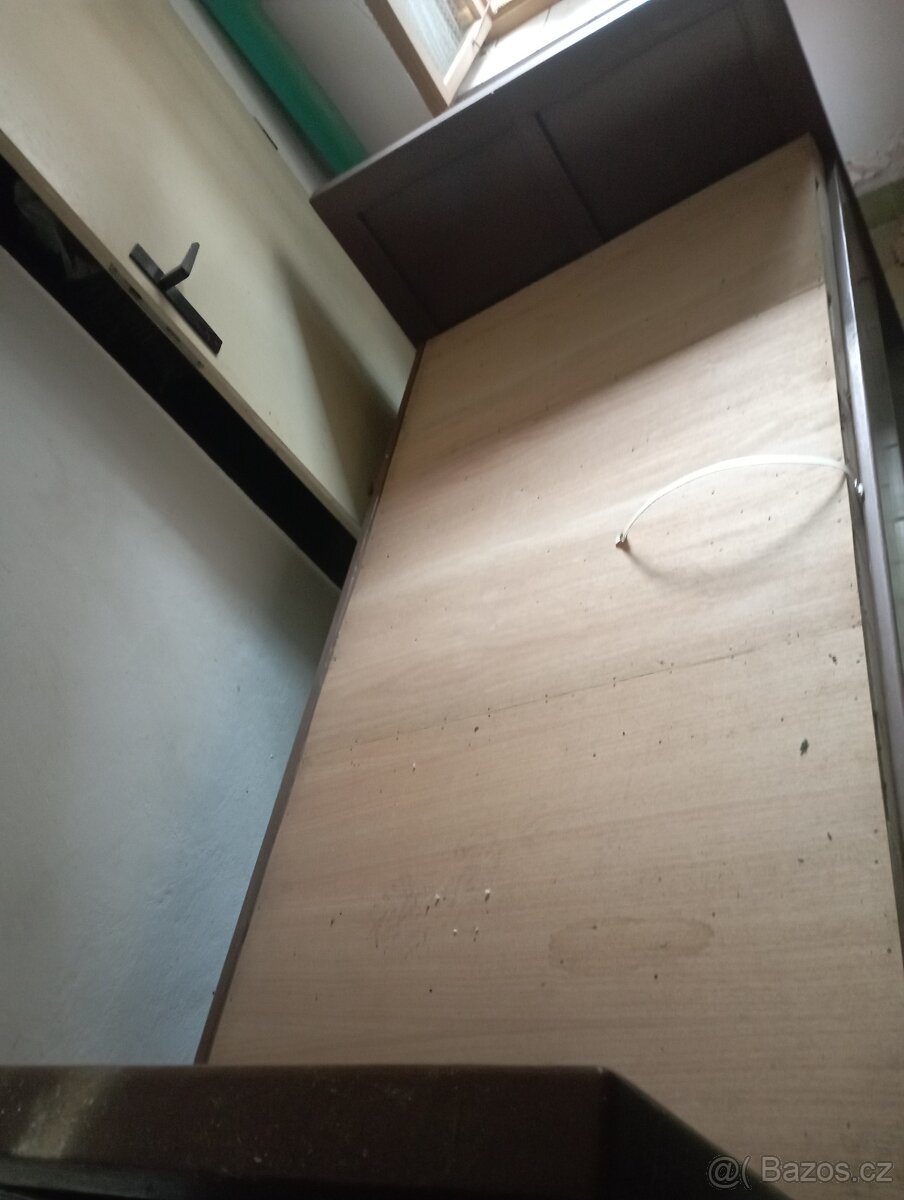 Starožitné postele na chalupu s úložným prostorem - 2