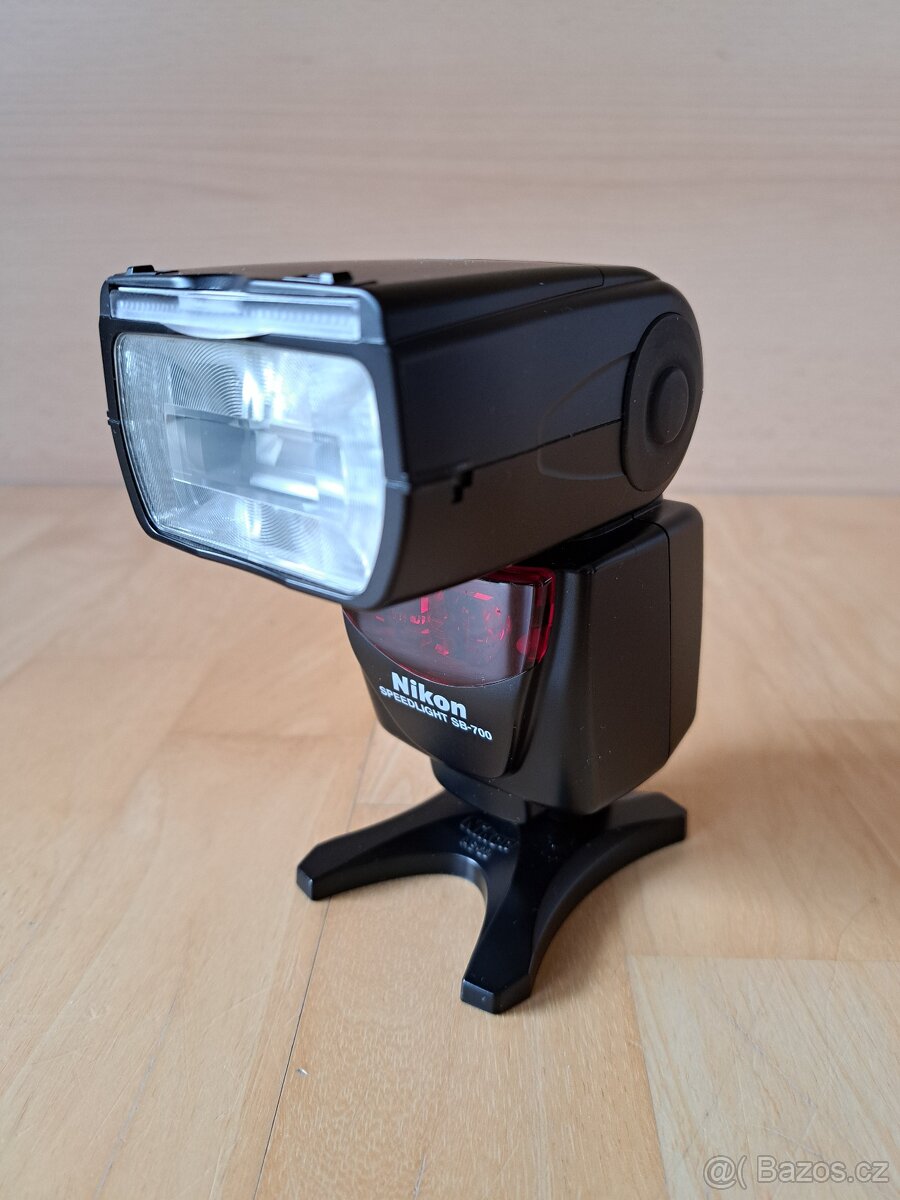 Nikon blesk SB-700 - 2