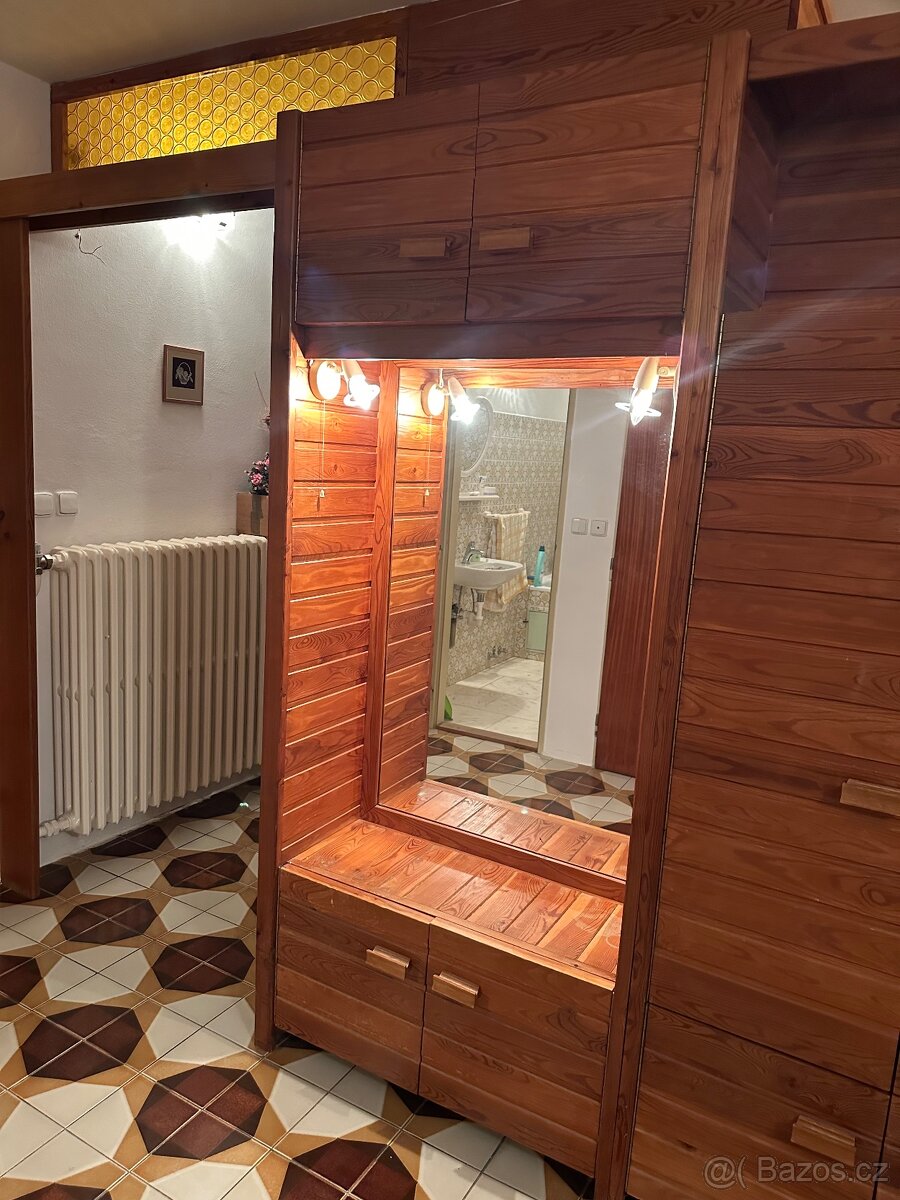 Masivní 2 skříně z modřínu - 2