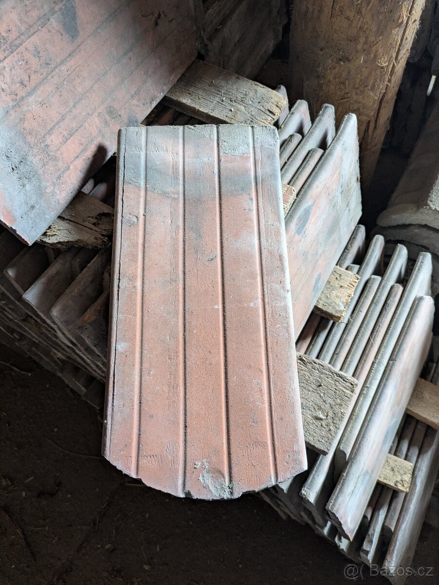 Staré střešní tašky - bobrovky - 2