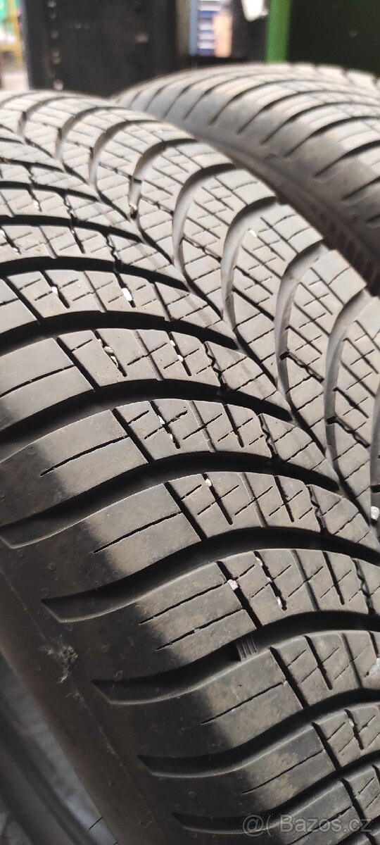 Celoroční pneu Goodyear 235/65 R17 - 2