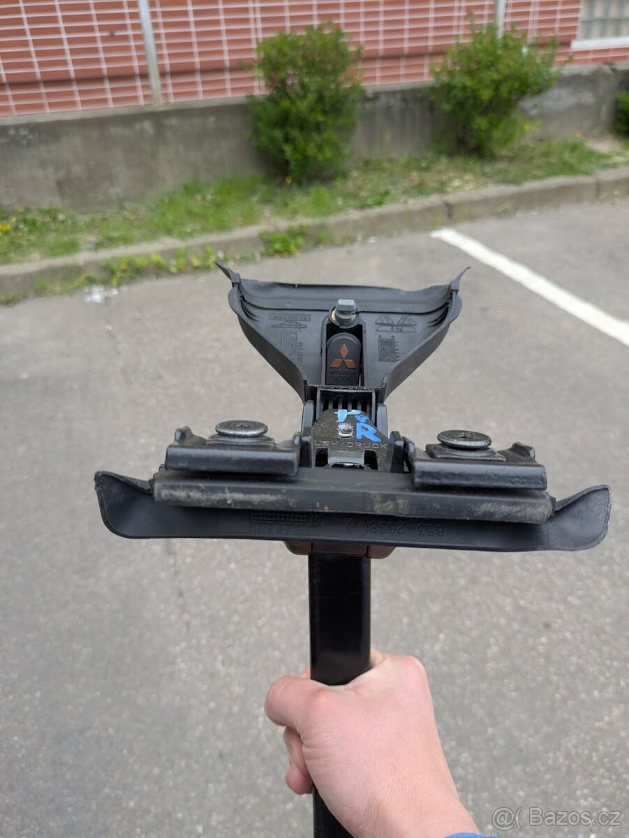 Originální příčníky Mitsubishi - 2