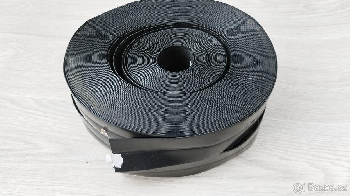 PVC lišta soklová - černá - 2
