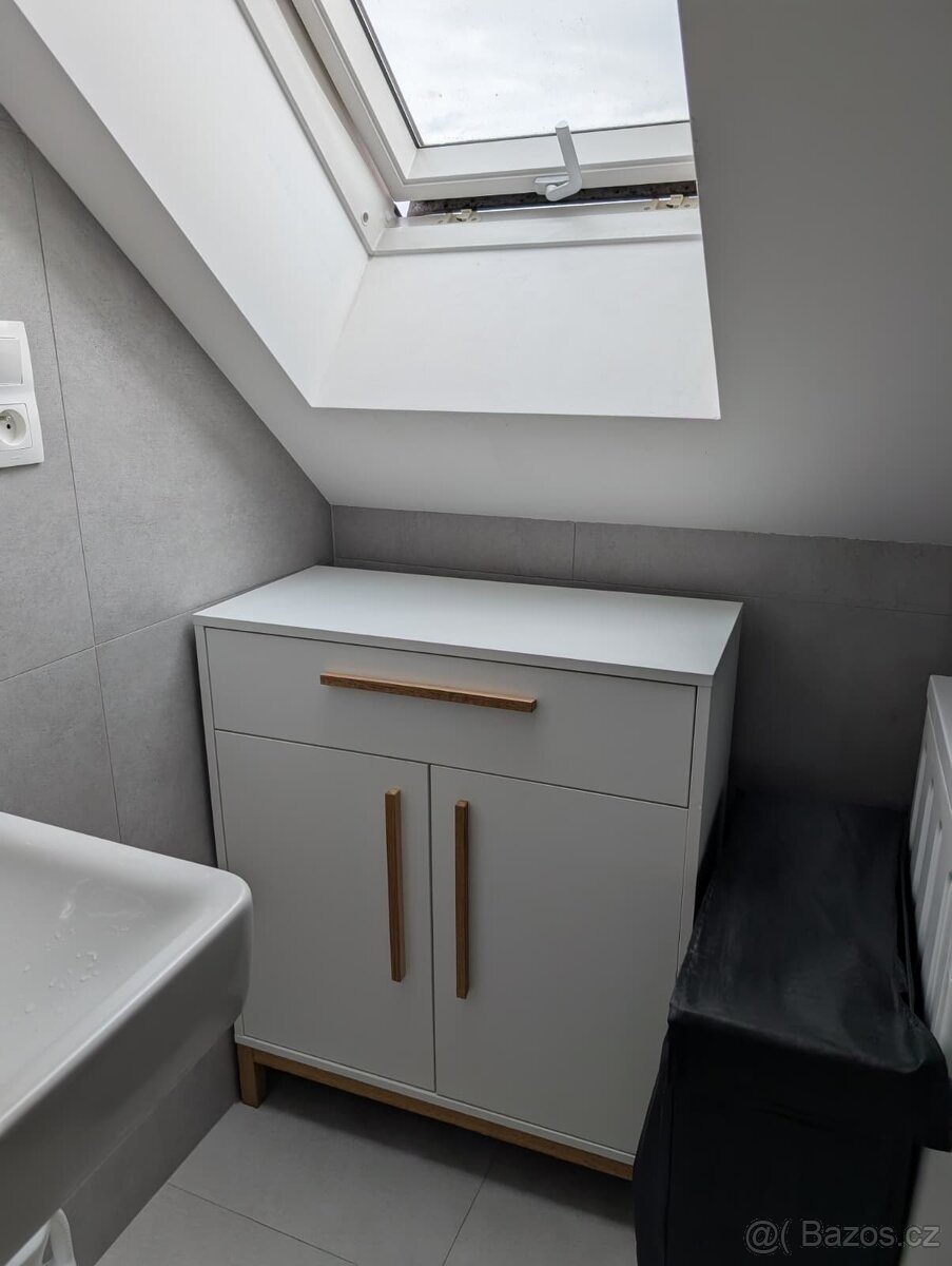 Koupelnová skříňka - 2