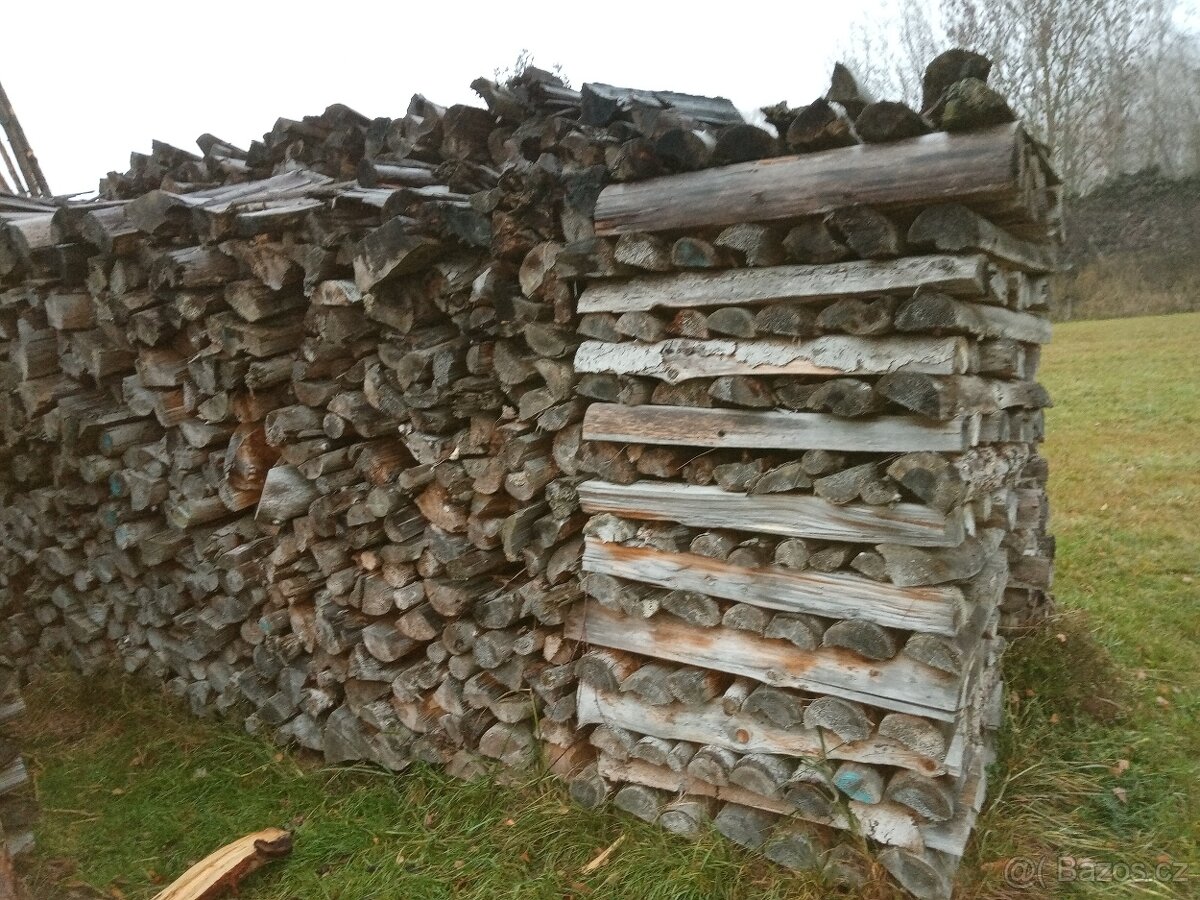 Smrk štípané dřevo - 2