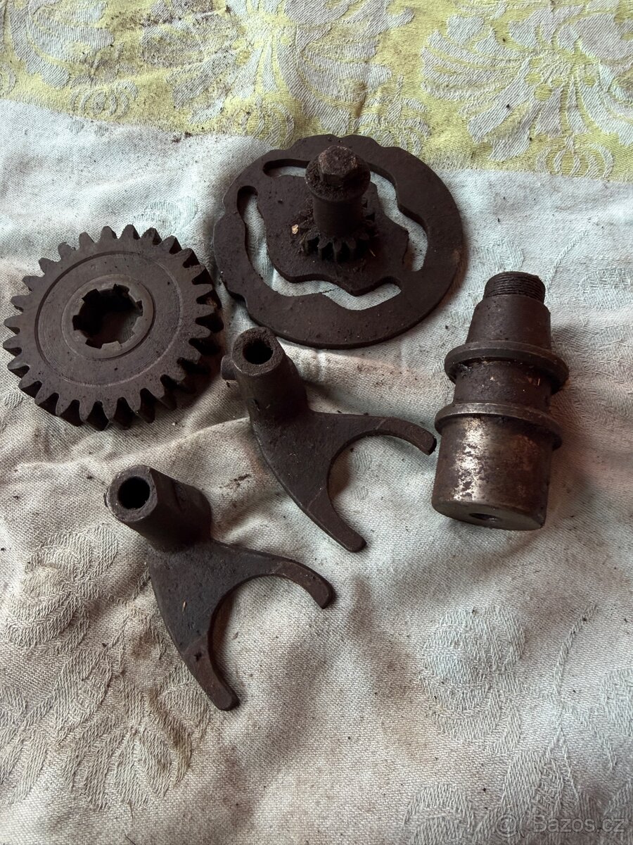 NSU OSL - díly převodovky - 2