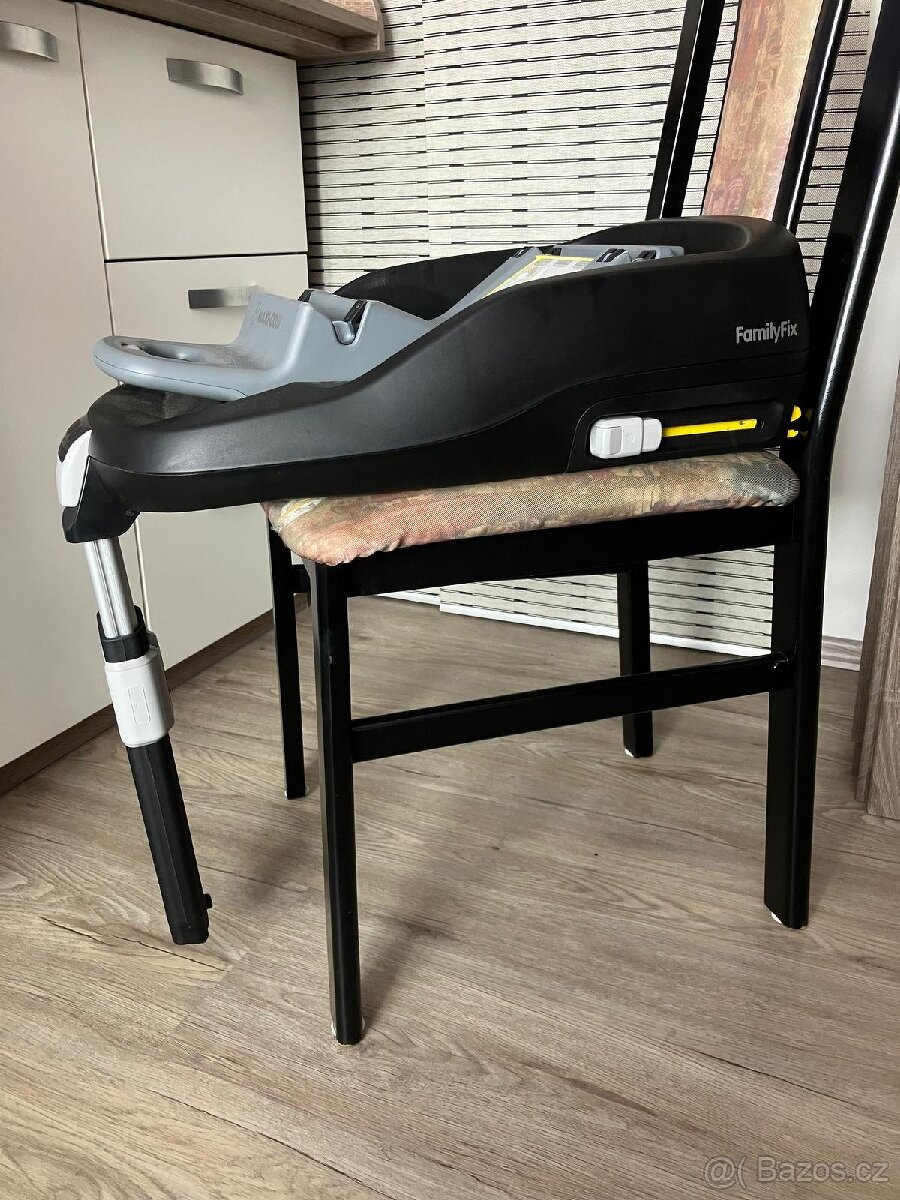 Autosedačka CabrioFix se základnou FamilyFix maxicosi - 2