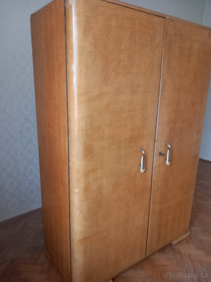 retro dřevěná skříň - 2
