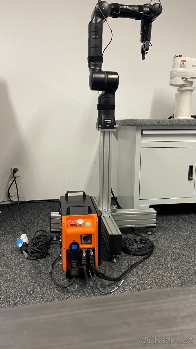 Kolaborativní robot - KR810 - 2