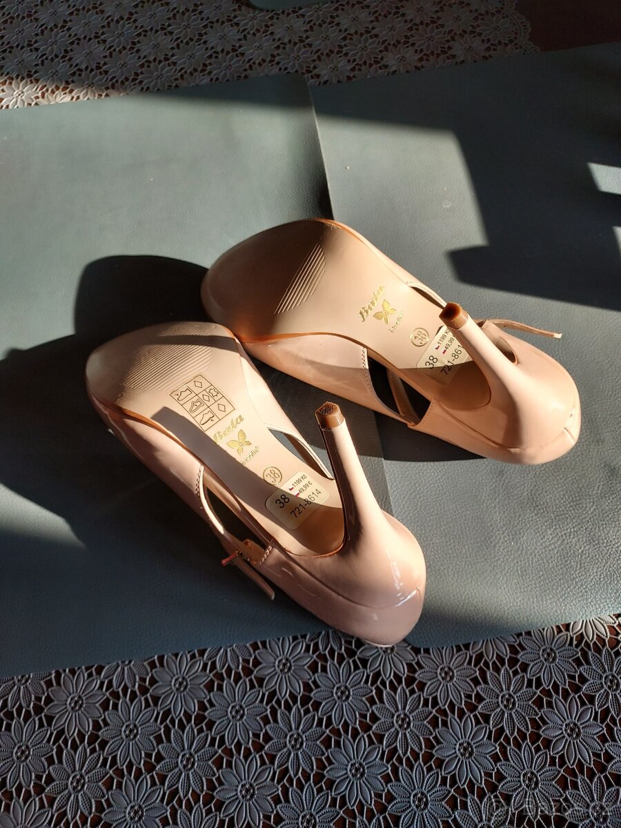 Nabízím nové střevíce damské. - 2