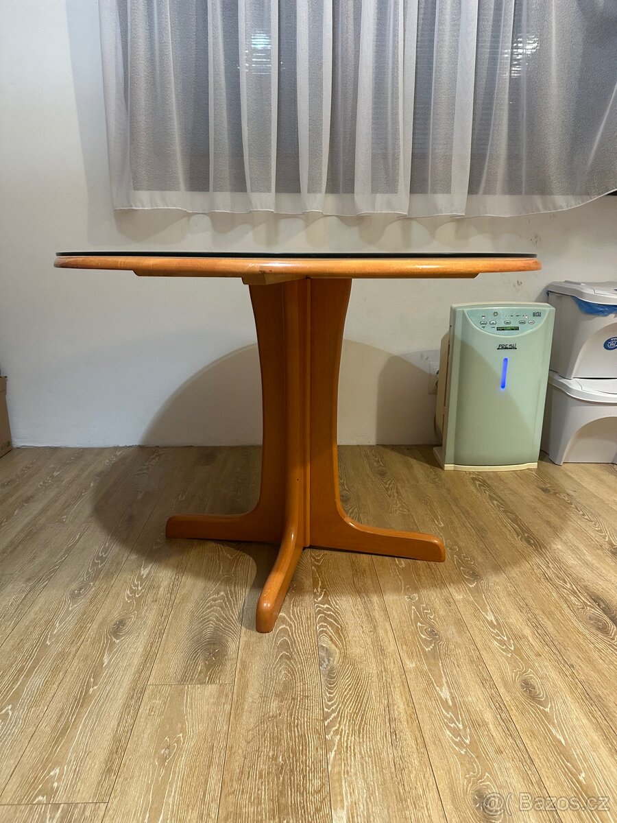 Kulatý jídelní stůl - 2