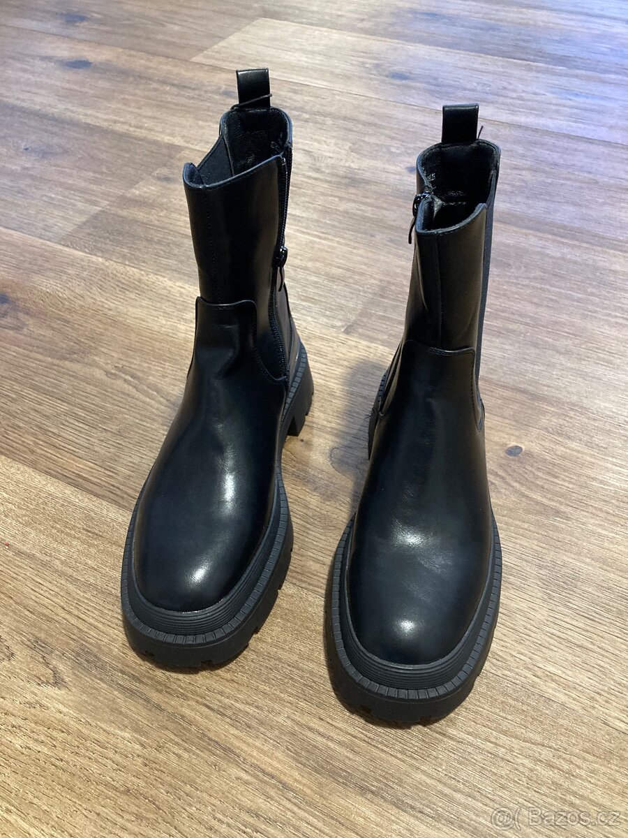 Boty Hause brand - 2