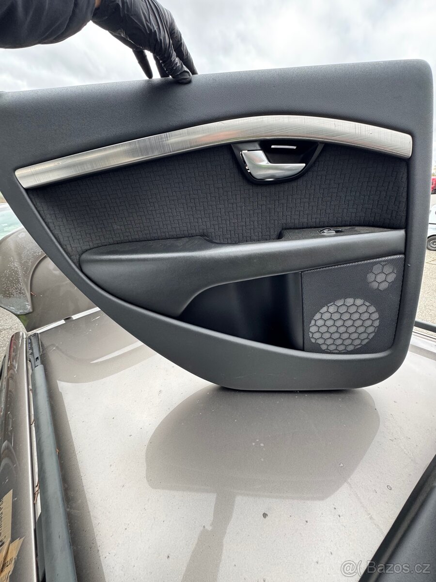 Kožený interiér Volvo V70 P3 - 2