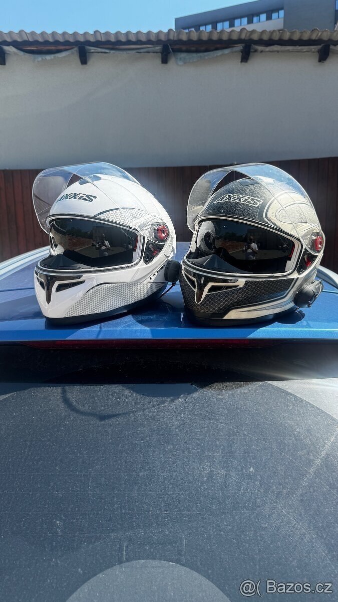 Helmy AXXIS s interkomem - 2