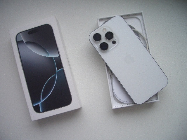 APPLE IPHONE 16 pro - 2