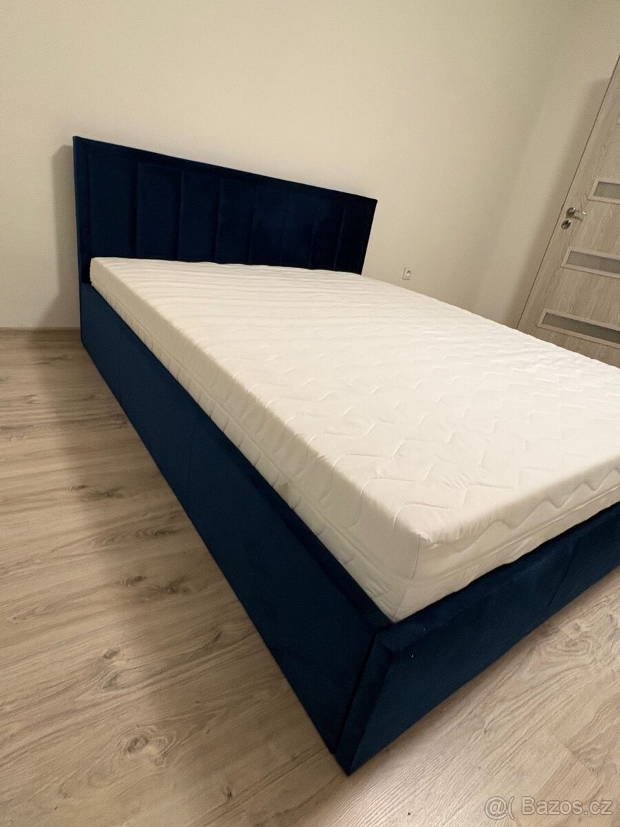 Postel modré barvy s úložným prostorem - 2
