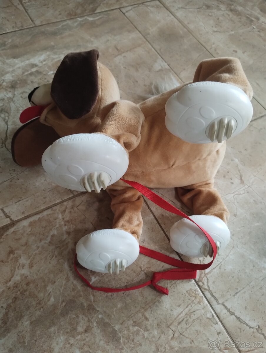 Vodící/chodící plyšový pejsek - 2