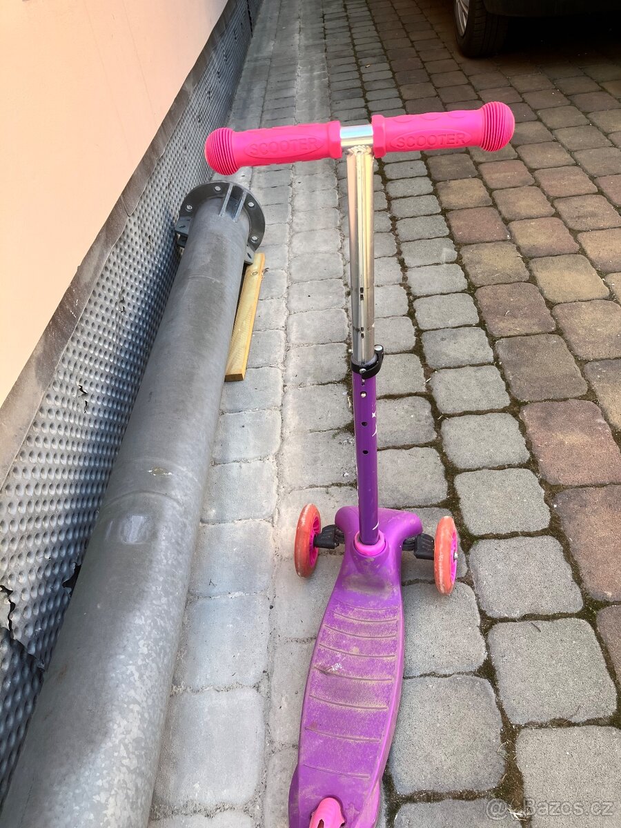 Dětská dívčí koloběžka - 2