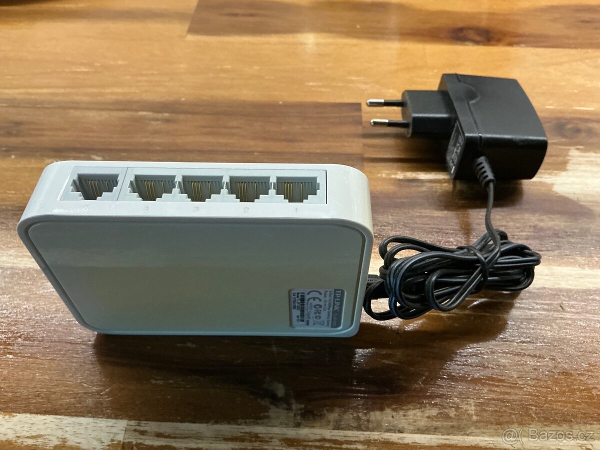 TP-LINK 5-portový Ethernet Switch (rozbočovač internetu) - 2