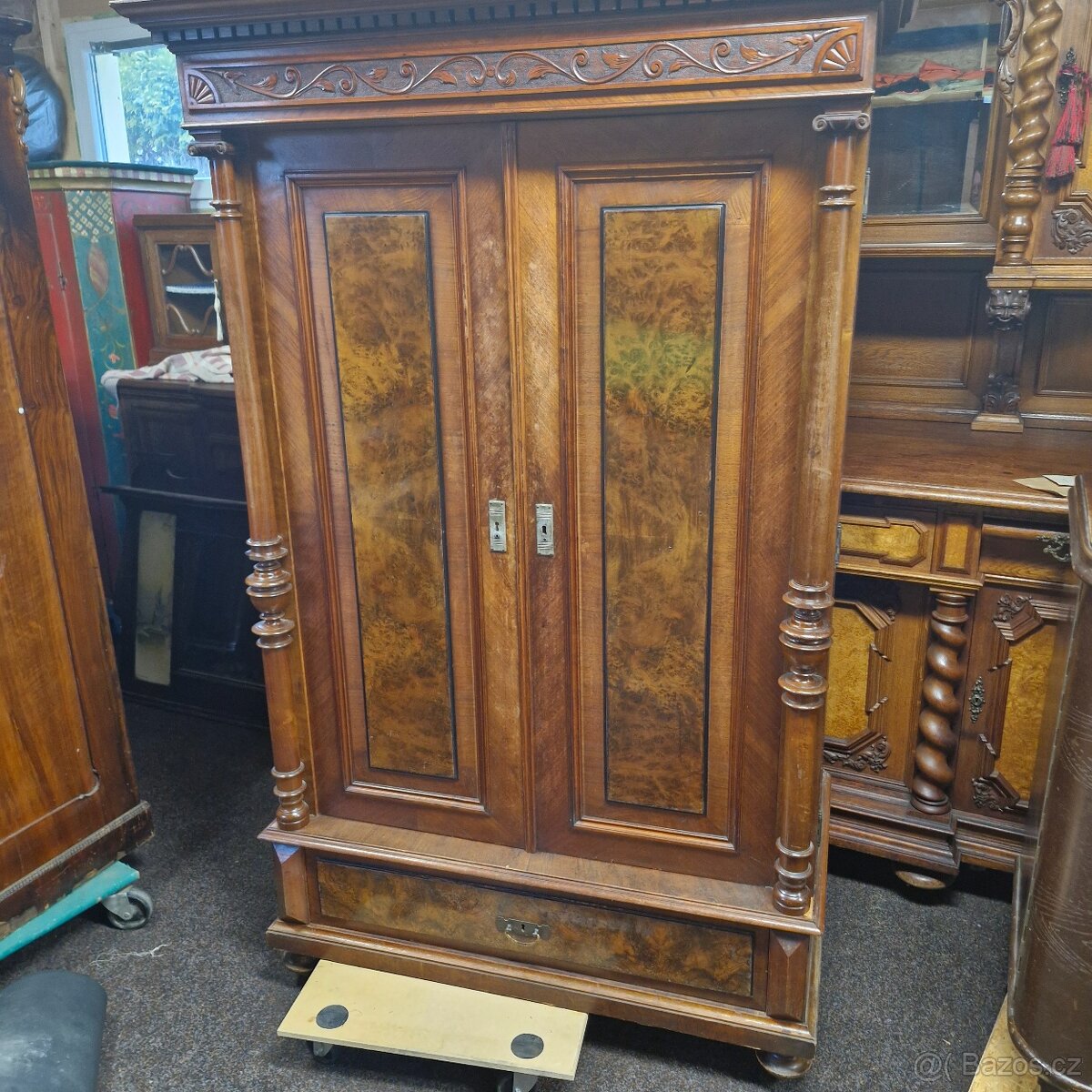 Starožitný nábytek - 2